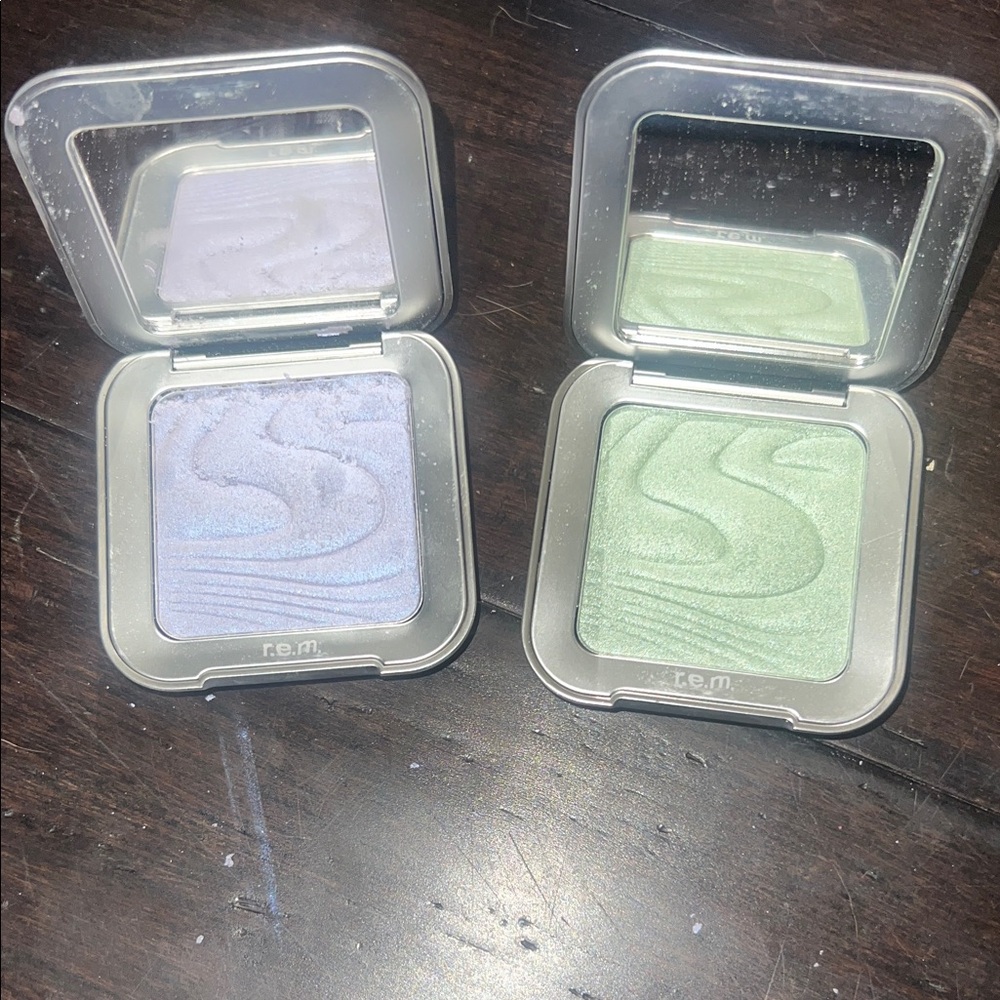 r.e.m. Beauty Eyeshadow Duo in Purple and Green
